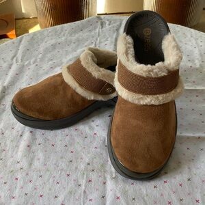 Bzees Tan Faux Fur Lined Clogs